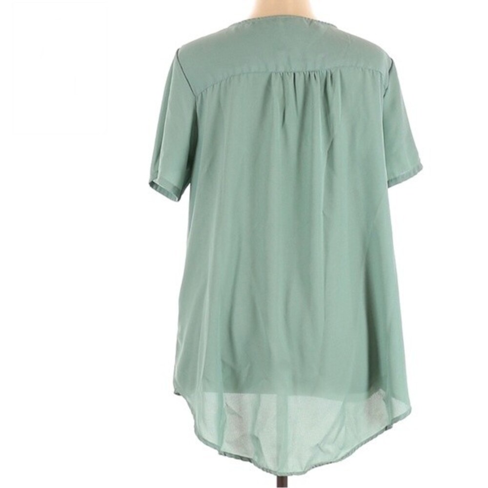 Pistachio green lace up top size 2X NWT - Picture 2 of 5